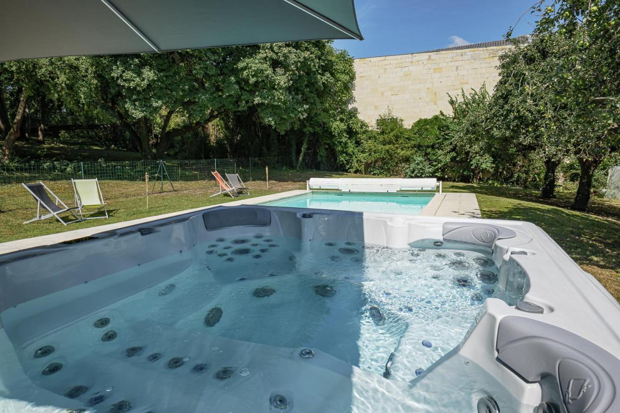 Chateau Des Orchidees En Val De Loire โซมูร์ ภายนอก รูปภาพ